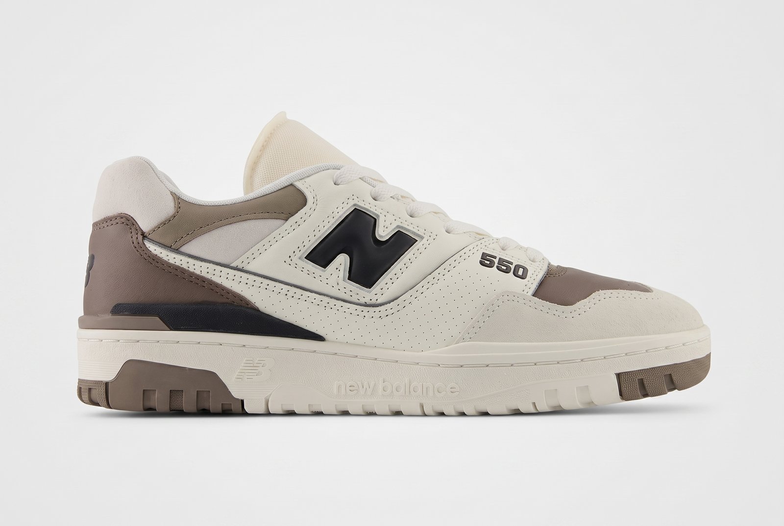 New Balance 550 branco e cinza, vista lateral