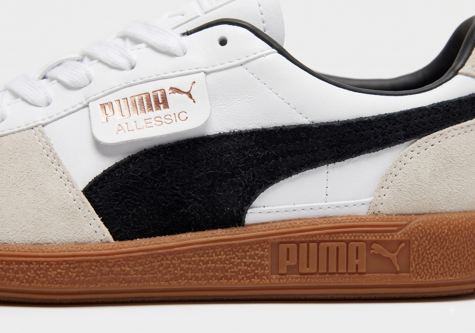 Detalhe do solado de borracha crua do Puma Palermo
